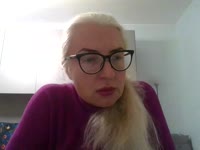 I’m a girl who balances calmness with a touch of playfulness. I enjoy feeling the rhythm of life, catching small moments and turning them into an atmosphere you want to stay in. I appreciate honesty, sincerity, and easy communication—it