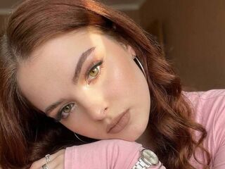 naughty cam girl LeoKluge