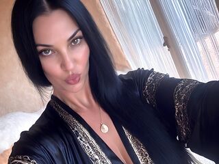 naughty cam girl fingering shaved pussy MiaMontal