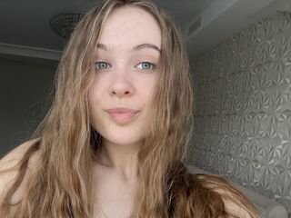naked webcamgirl photo AlbertaClem