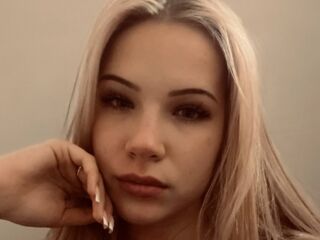 naughty cam girl fingering shaved pussy AletaKunde