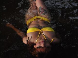 girl rubber fetish cam MelissaGirat