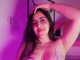 naughty cam girl fingering shaved pussy AdissonWeyn