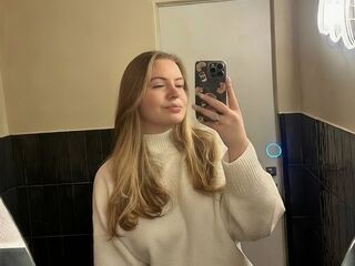 cam girl masturbating with vibrator AryaThomas