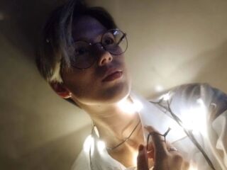 webcam strip tease show AureliaRavens
