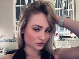 naughty cam girl fingering shaved pussy BarberaWesterman