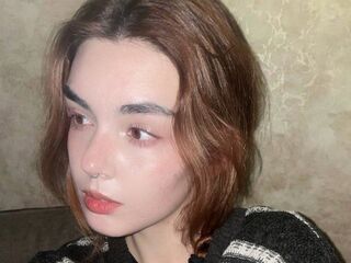 cam girl playing with dildo CamelliaSos