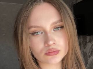 camslut fingering pussy CarylonPreis