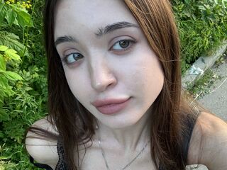 naughty camgirl fingering shaved pussy ChandraHankin