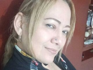 camslut showing tits ClauDarling