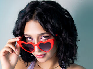 camgirl playing with vibrator CleooLee