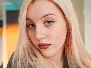 naked camgirl masturbating with vibrator DainaMatko