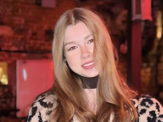 chat room picture DainaThroneberry