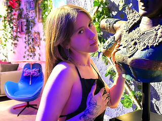 camwhore masturbating with vibrator DaisyWane