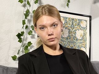 cam girl video chat DonellaAndra