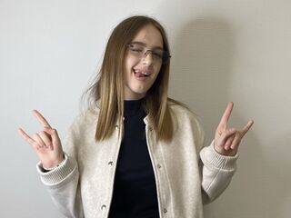 camgirl playing with vibrator DorothaHiles