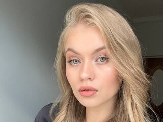 teaser cam ElaraBrooks