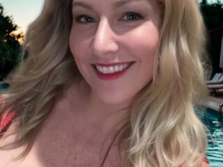 naked webcamgirl picture EllaSophiaNoir
