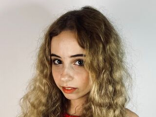 cam girl playing with dildo EugeniaGroomes
