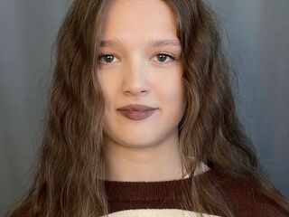 camgirl playing with sex toy GiseleRusinko