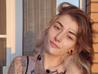 topless webcam girl GoldenLips