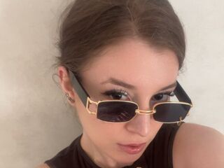 camgirl showing tits HeleneBrutger