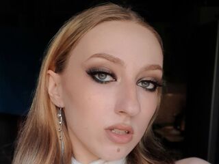 camwhore masturbating with dildo HenriettaFare