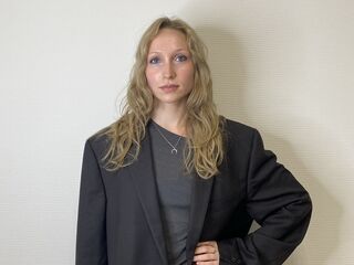 camgirl masturbating with sex toy IrinaVelzeboer
