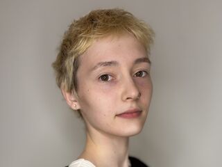 cam girl showing tits JenelleBarette