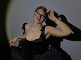 camslut fingering shaved pussy JennyBlossom