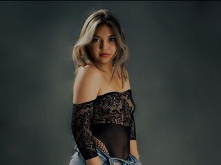 naughty camgirl masturbating with dildo JessieSantana