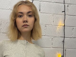 camgirl masturbating with vibrator KailaPeroni