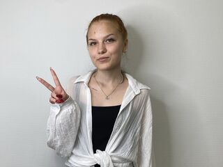 cam girl playing with dildo KarineBrinkmeyer