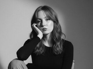 cam girl masturbating with sextoy KayMarcone