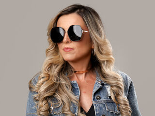 girl cam KiaraMoraes