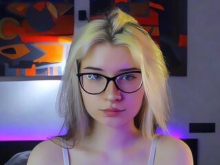 adultcam KiraSerene