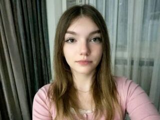 camgirl fingering shaved pussy KoriMatinez