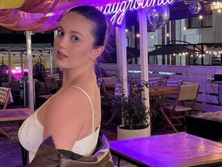 cam girl masturbating with vibrator KyleeBig
