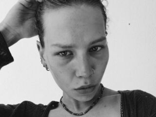 naked camgirl masturbating with vibrator LeeanneYepes