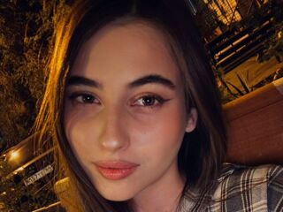 naked camgirl picture LeiaFrost