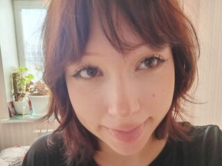 chat with cam LeonaMuchow