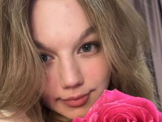 webcam girl chatroom LinnGrimshaw