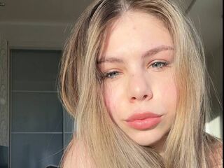 camslut topless LioraVayne