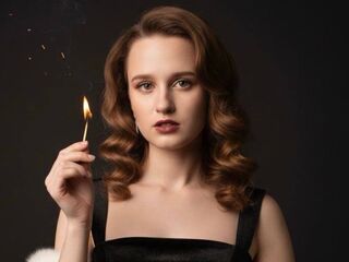 topless webcam girl LolaCoresh