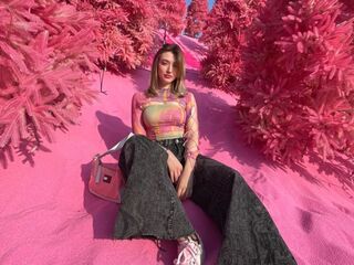 naughty cam girl masturbating with dildo LouveniaPranger