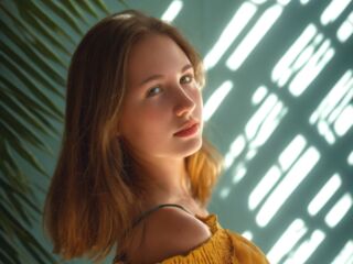 nude webcamgirl photo LucettaHarder