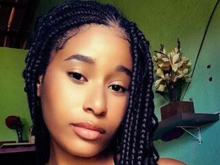 naked camgirl fingering pussy LuiseHuebsch