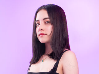 fingering webcamgirl LunaBelleth