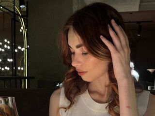 topless cam girl LuxeLina