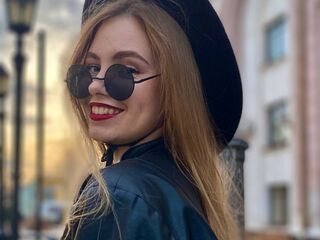 nude cam girl picture MaiaOshman